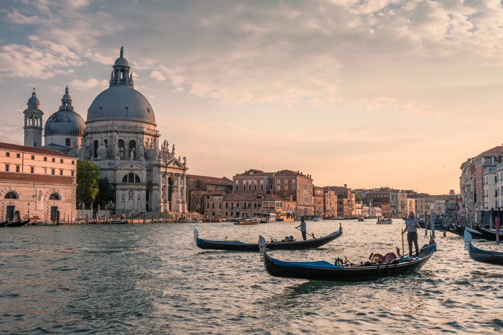 Venezia città ricca cultura e fascino, gettonatissima meta turistica Foto di Gerhard Bögner da Pixabay