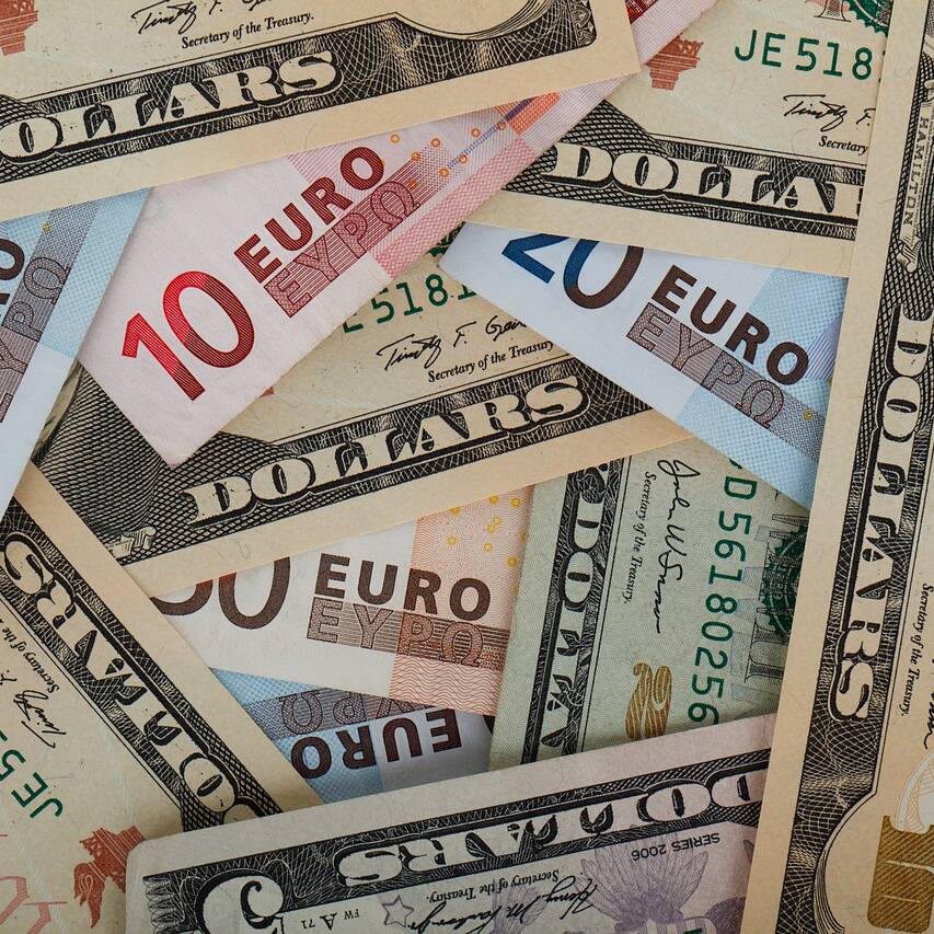 Un mucchio di Euro e dollari