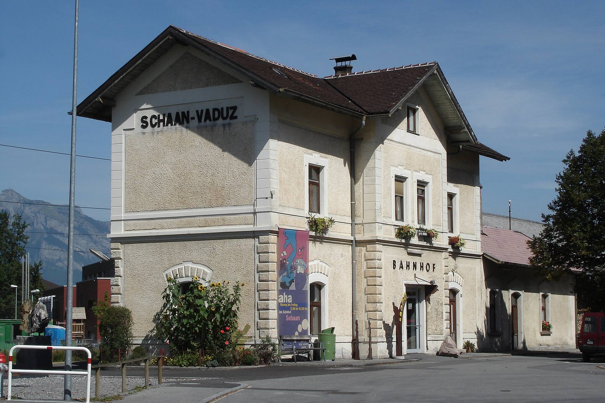 Bahnhof Schaan-Vaduz Photo by Azby on German Wikipedia