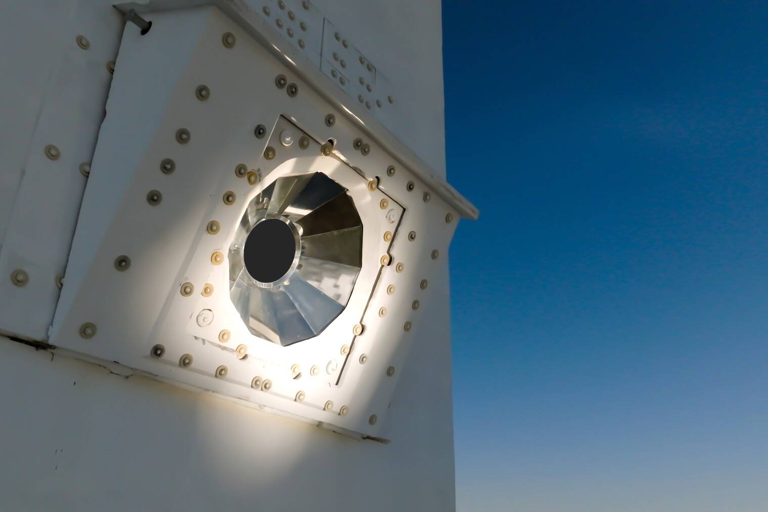 Close-up of Synhelion’s proprietary solar receiver, which provides the necessary process heat to produce solar fuels. © Synhelion