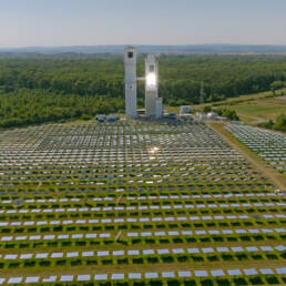 Synhelion produces solar syngas on an industrial scale for the first time in the world on the DLR multifocus solar tower. © Synhelion