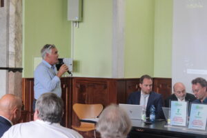 Donato Fratto presenta la sua azienda agricola "Mastro Fratto" produttrice di olio di oliva