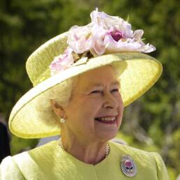 Queen Elisabeth II Photo by WikiImages on Pixabay