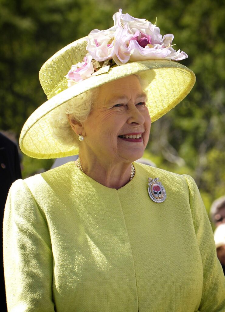 Queen Elisabeth II Photo by WikiImages on Pixabay