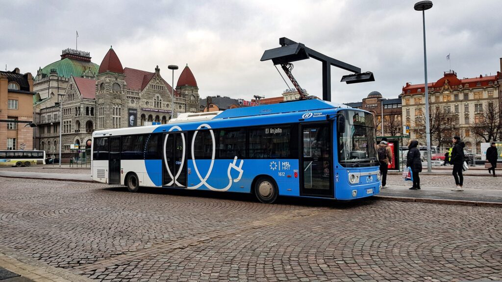Un bus elettrico Photo by Esa Niemelä on Pixabay