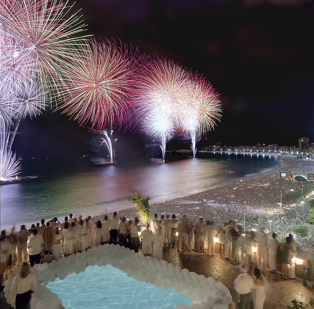 Copacabana New_Year_Fireworks Porto Bay Hotels & Resorts, CC BY 2.0 via Wikimedia Commons