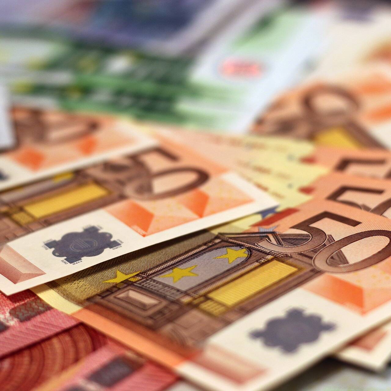 Euro Photo by moerschy on Pixabay