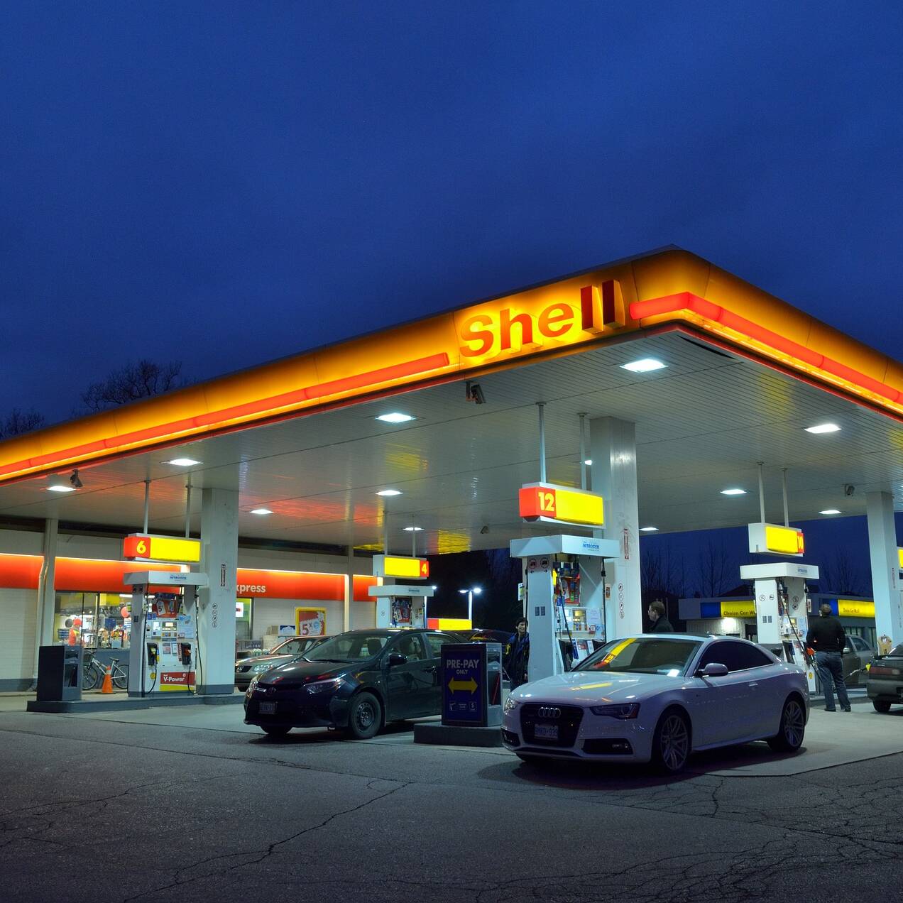 Gas-station Image by ElasticComputeFarm from Pixabay