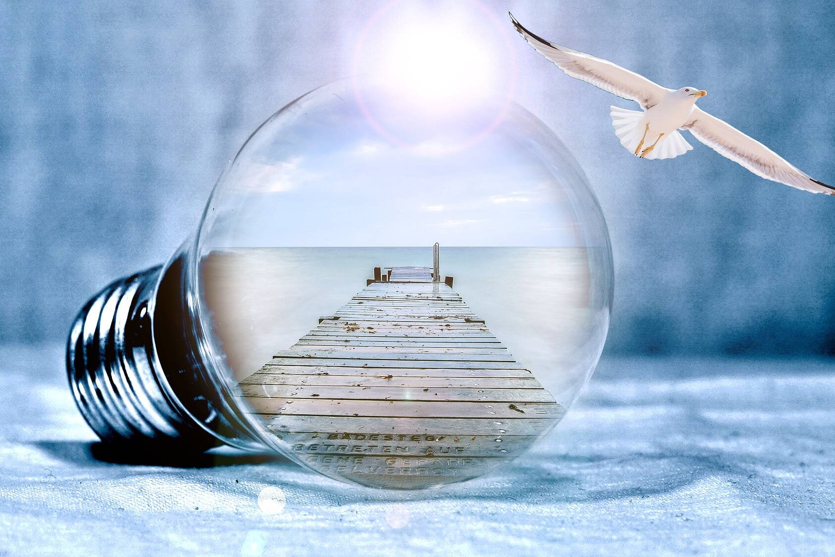 Lampadina libertà Photo by PIRO on Pixabay