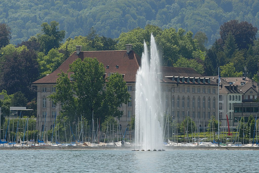 Swiss Re corporate_headquarters at Mythenquai in Zurich Photo by Jochen Teufel, CC BY-SA 3.0 via Wikimedia Commons