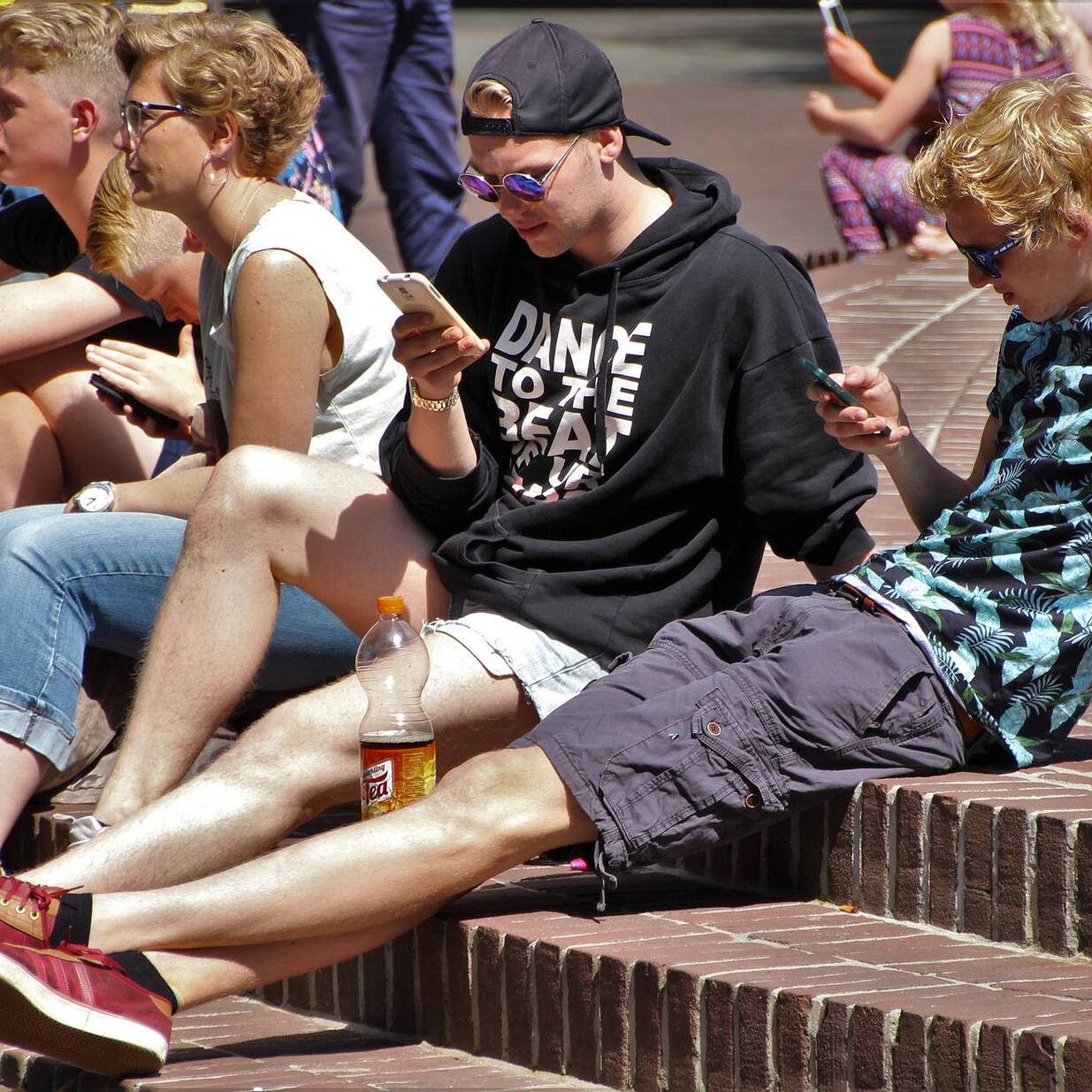 Young guys plays with their smartphones Image by natureaddict from Pixabay