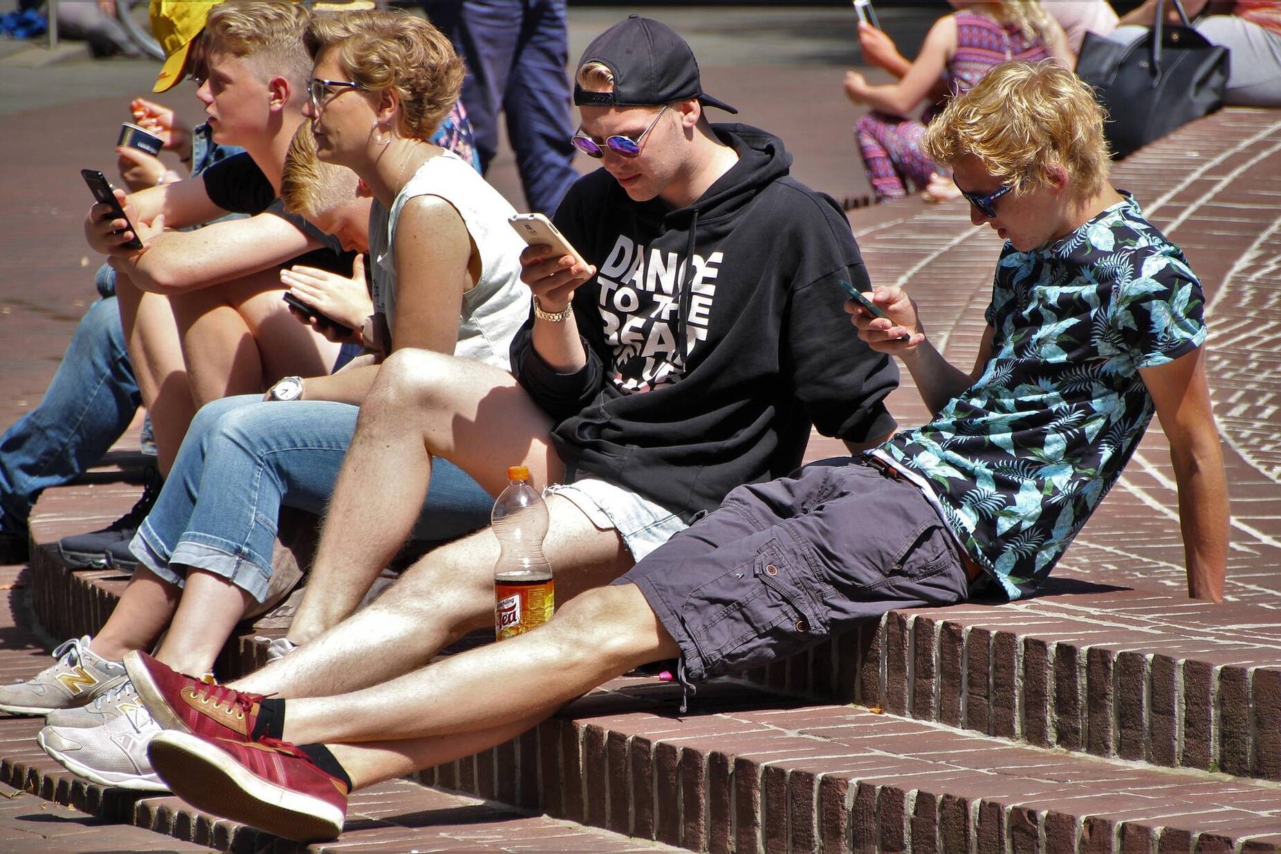 Young guys plays with their smartphones Image by natureaddict from Pixabay