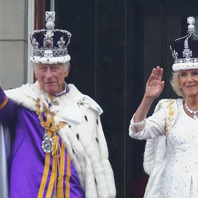 Waving from Buckingham Palace Balcony Photo by Department for Culture, Media and Sport, PDM-owner, via Wikimedia Commons