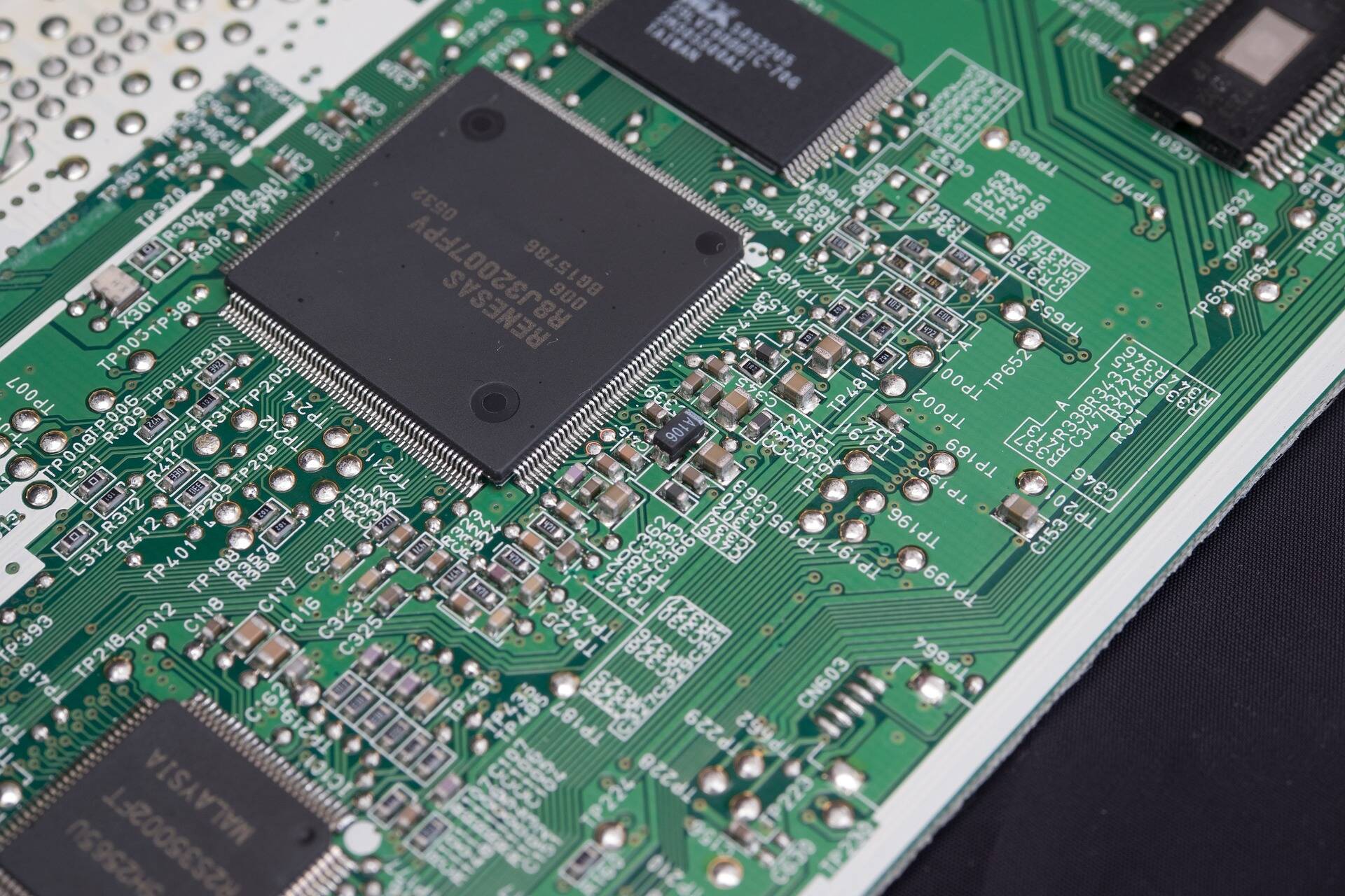Chip electronics Image by Image by dujin yun from Pixabay