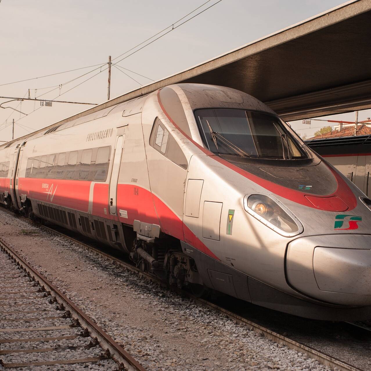 A Frecciaargento train stopped at the station Image by Anthony Davey from Pixabay