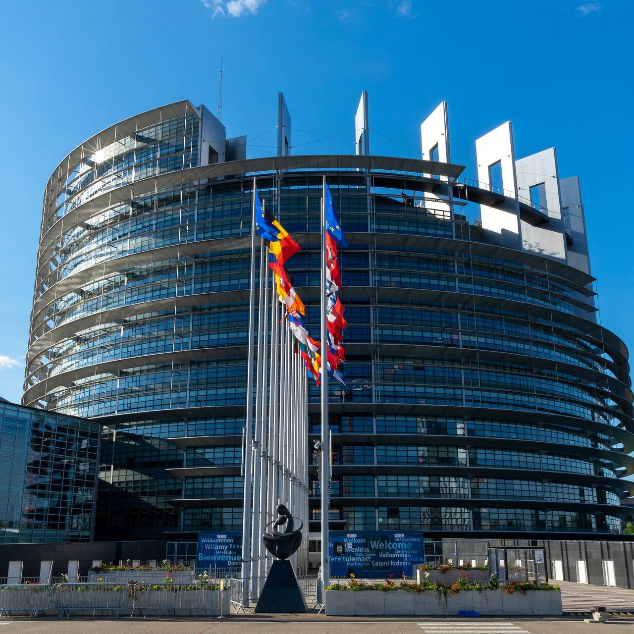 European Parliament Image by Image by Simon from Pixabay