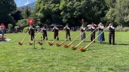 Swiss Alphorn players - Swiss National Day August 1st Interlaken Namrood, CC BY-SA 4.0, via Wikimedia Commons