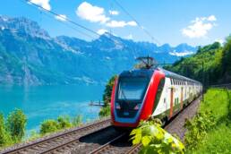 Train in the Walensee region Image on Pixabay