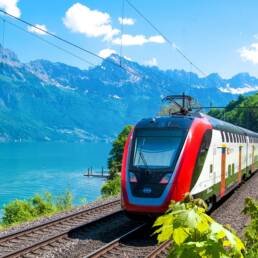 Train in the Walensee region Image on Pixabay