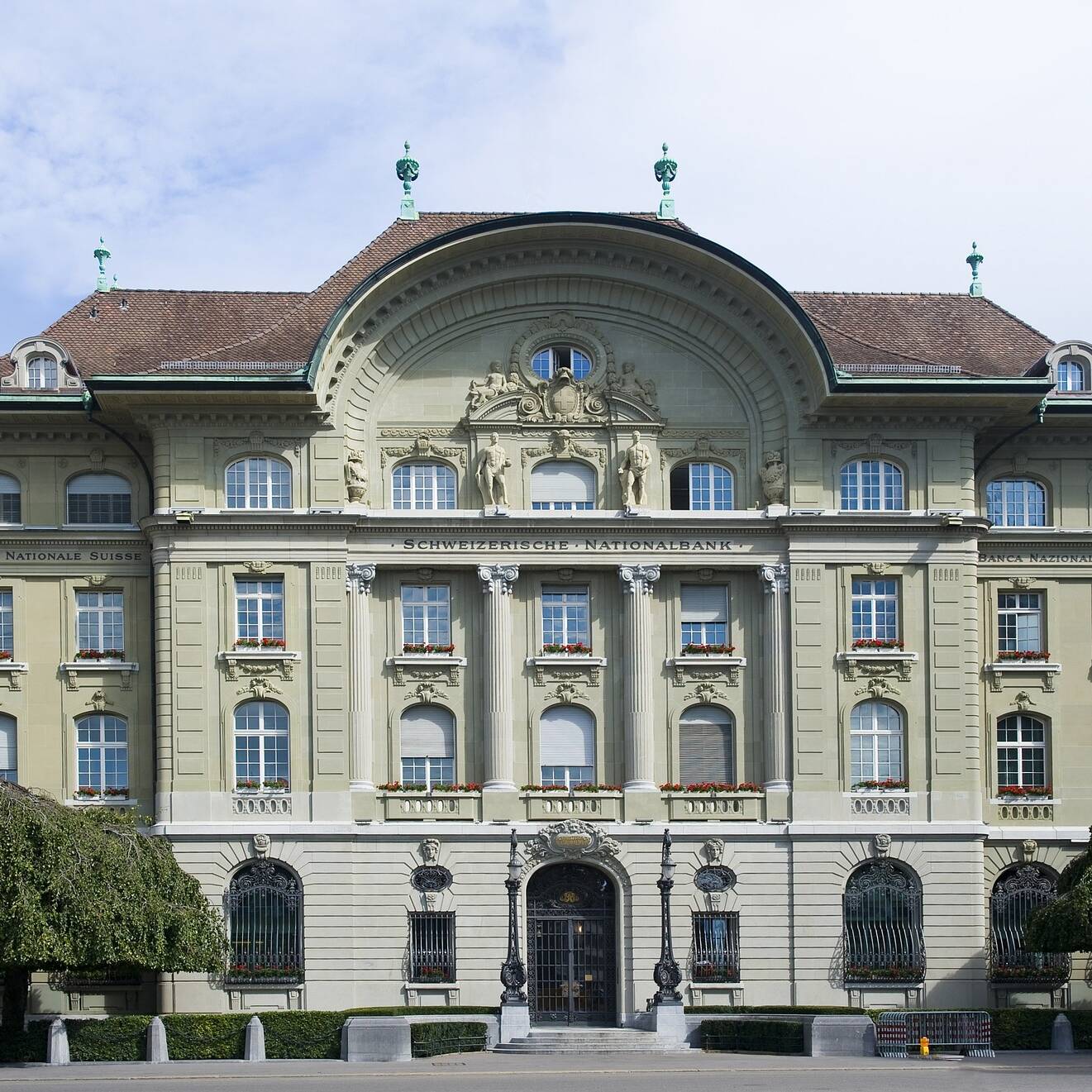Swiss National Bank Image by Albert Häsler from Pixabay