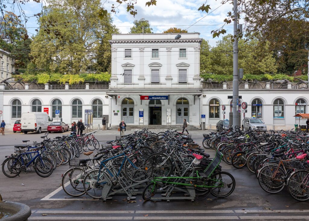 Bicycles at Zürich-Stadelhofen station Image by JoachimKohlerBremen, CC BY-SA 4.0, via Wikimedia Commons