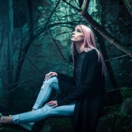 Young woman Image by Pexels from Pixabay