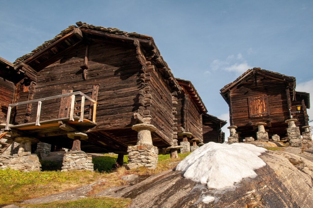 Saas Fee (VS) Image by xiSerge from Pixabay