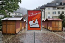 Sign announcing a voting weekend Image by Kecko, CC BY 2.0, via Wikimedia Commons