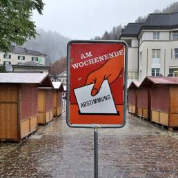 Sign announcing a voting weekend Image by Kecko, CC BY 2.0, via Wikimedia Commons