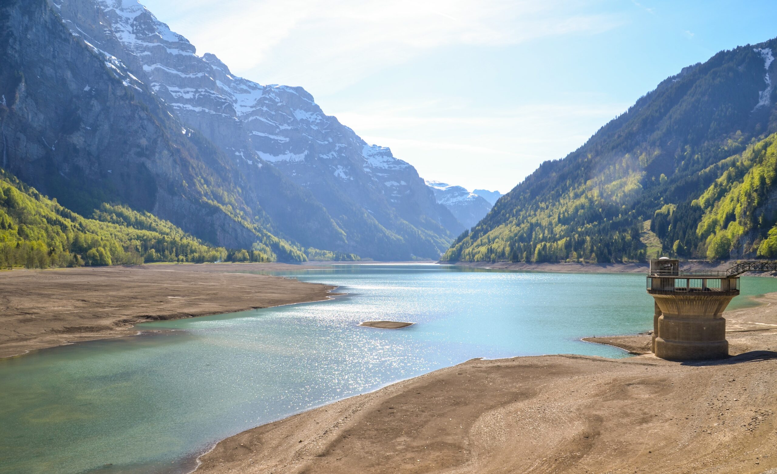 Klöntalersee during a period of severe drought Image by Sarah Lötscher on Pixabay